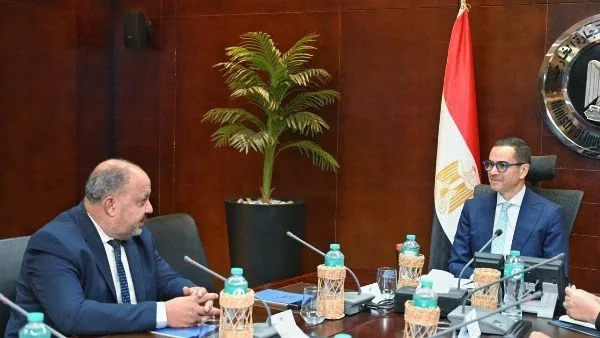 وزير الاستثمار يناقش مع ممثلي قطاع القطن تعزيز الزراعة والتصدير وزير الاستثمار يناقش مع ممثلي قطاع القطن تعزيز الزراعة والتصدير