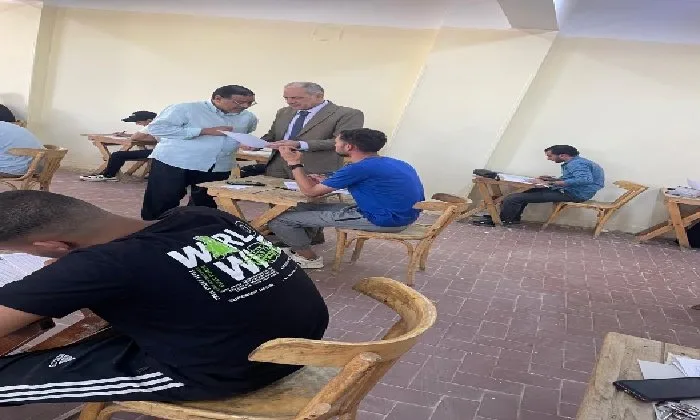 رئيس جامعة أسوان يجري جولة تفقدية لامتحانات كلية هندسة الطاقة رئيس جامعة أسوان يجري جولة تفقدية لامتحانات كلية هندسة الطاقة