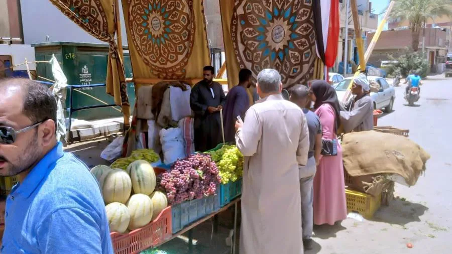 استمرار سوق اليوم الواحد في مدينة أخميم حتى الجمعة القادمة لتلبية متطلبات المواطنين قبل عيد الأضحى. استمرار سوق اليوم الواحد في مدينة أخميم حتى الجمعة القادمة لتلبية متطلبات المواطنين قبل عيد الأضحى.