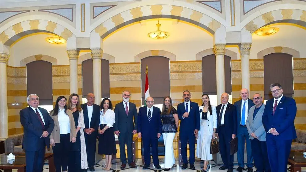 المغتربون يرفضون تحديد أصواتهم بـ6 مقاعد ويناشدون بالمساواة. المغتربون يرفضون تحديد أصواتهم بـ6 مقاعد ويناشدون بالمساواة.