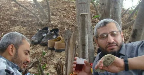 تحليل خبير أردني بارز: مجموعة ‘محمد ضيف’ وقراءة في ‘الرسالة والصواريخ’، حيث تُعتبر ‘المستضعفين’ مصطلحاً استخبارياً ومفتاحاً لفهم المقاومة الفلسطينية وأثرها على أدبيات ‘حزب الله’، بينما تستفيد إسرائيل من تشتيت ‘الشرع’. تحليل خبير أردني بارز: مجموعة ‘محمد ضيف’ وقراءة في ‘الرسالة والصواريخ’، حيث تُعتبر ‘المستضعفين’ مصطلحاً استخبارياً ومفتاحاً لفهم المقاومة الفلسطينية وأثرها على أدبيات ‘حزب الله’، بينما تستفيد إسرائيل من تشتيت ‘الشرع’.