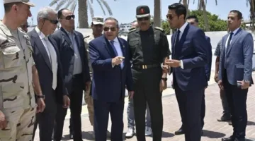 محافظ بورسعيد وقائد الجيش الثاني يقومان بزيارة مقابر الشهداء بعد انتهاء أعمال تطويرها