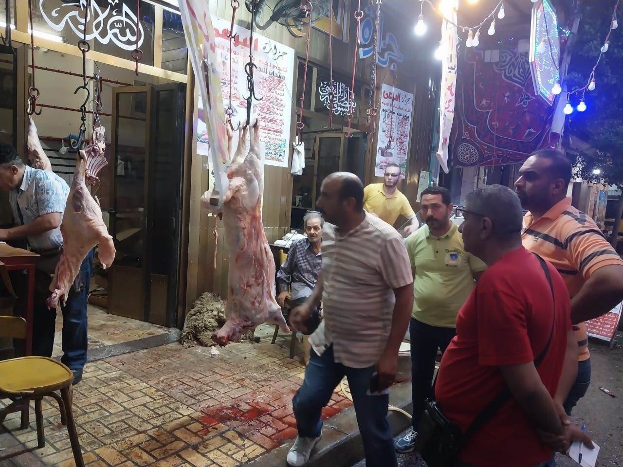 تسفر عن التفتيش علي عدد من محال جزاره وتحصيل مبلغ ٤٧٥٠٠ الف جنيه رسوم معاينة ، ٣٣ ألف غرامة فورية