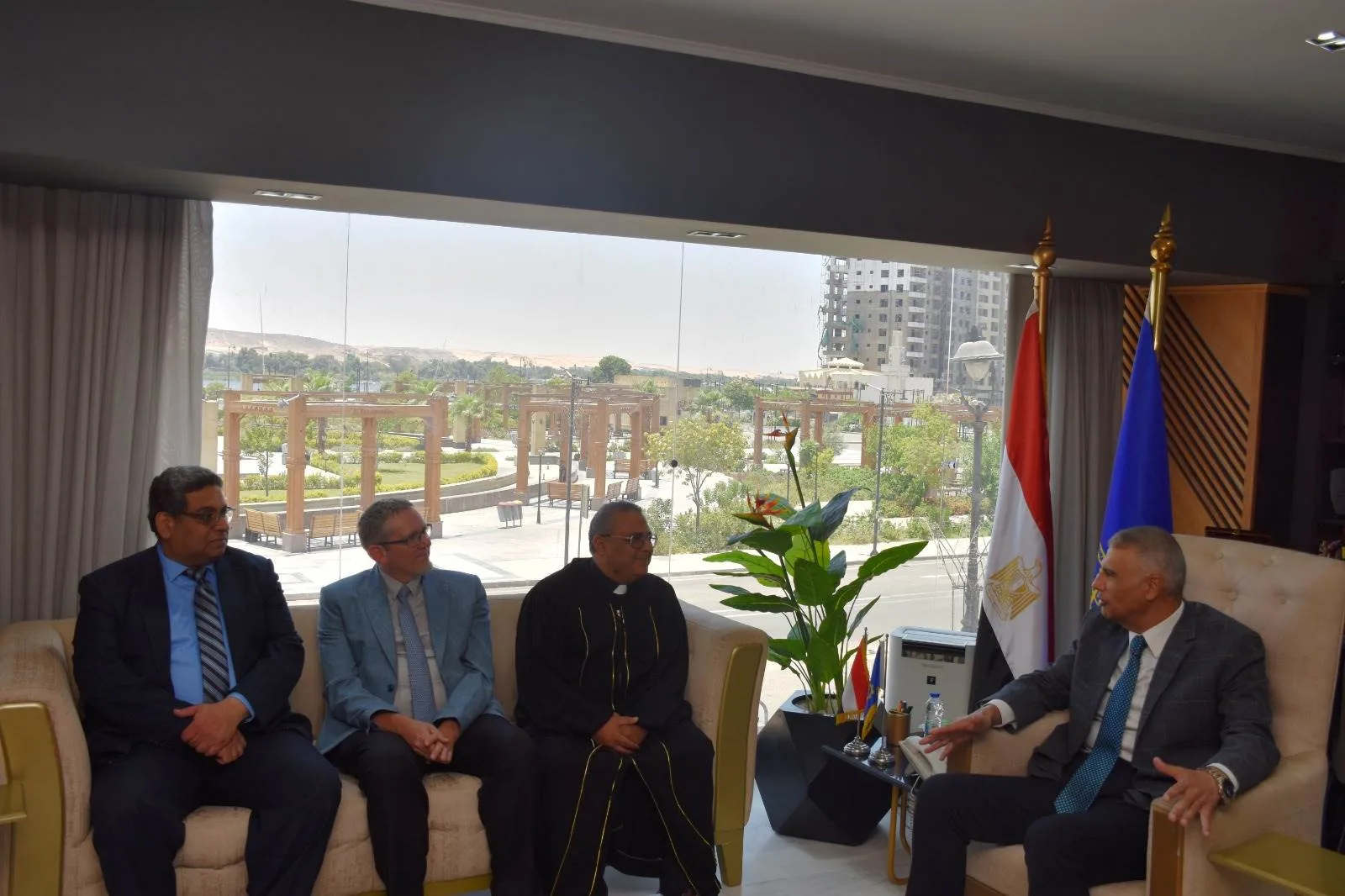 وفد الأقباط الإنجيلين يهنئ محافظ أسوان بعيد الأضحى المبارك وفد الأقباط الإنجيلين يهنئ محافظ أسوان بعيد الأضحى المبارك