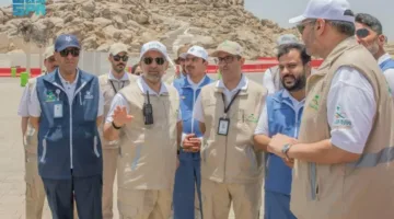 وزير الصحة يزور مستشفى جبل الرحمة في عرفة للاطمئنان على استعداده لخدمة الحجاج.