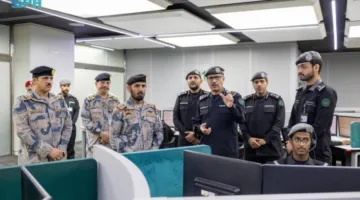مدير عام حرس الحدود يقوم بزيارة مركز “911” في منطقة مكة المكرمة