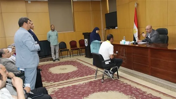 طلبات السكان من محافظ بني سويف خلال الاجتماع العام طلبات السكان من محافظ بني سويف خلال الاجتماع العام