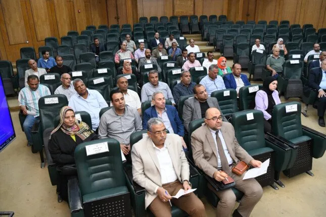 محافظ قنا يعلن إجراءات شاملة لاستعدادات عيد الأضحى خلال اجتماع المجلس التنفيذي محافظ قنا يعلن إجراءات شاملة لاستعدادات عيد الأضحى خلال اجتماع المجلس التنفيذي