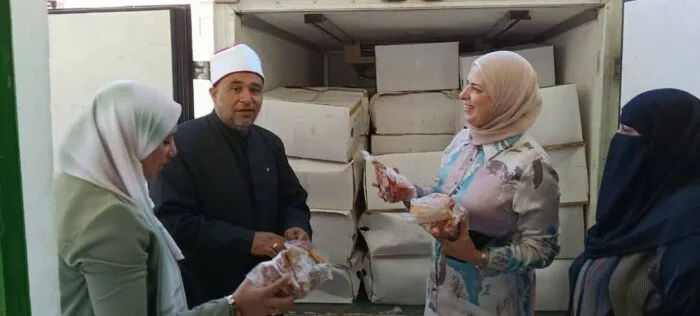 وزارة الأوقاف تقدم لحومًا ومواد غذائية لمحافظة الإسماعيلية لتوزيعها على الأسر المستحقة للرعاية.