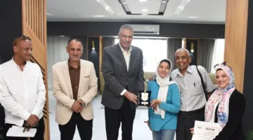 محافظ أسوان يكرم البطلة “آلاء علي” لتفوقها في الاحتفالية الوطنية للإعاقة بحضور زوجة الرئيس