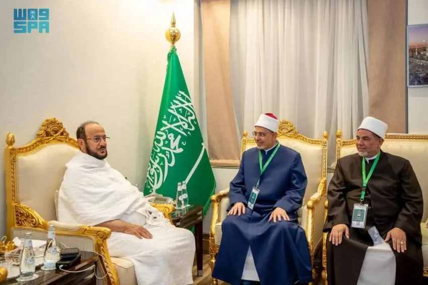 الأستاذ الدكتور عبداللطيف آل الشيخ يرحب بالدكتور سلامة والدكتور رمضان