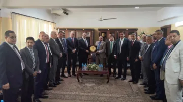 عميد كلية الحقوق في قنا يرحب بنقيب المحامين بعد مراسم أداء اليمين للأعضاء الجدد