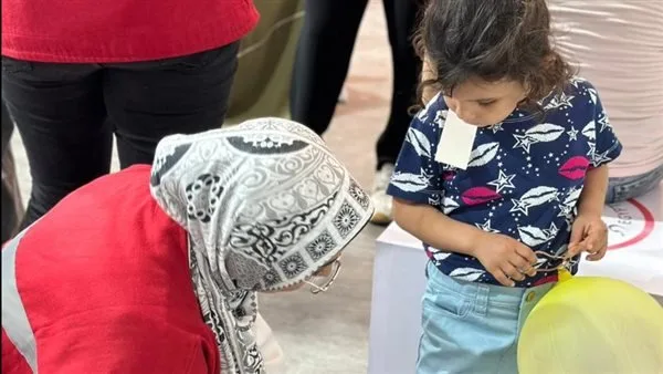 «الهلال الأحمر المصري» يقدم هدايا ملابس العيد للأطفال في الأسر الفلسطينية والمصرية ذات الاحتياجات الكبيرة. «الهلال الأحمر المصري» يقدم هدايا ملابس العيد للأطفال في الأسر الفلسطينية والمصرية ذات الاحتياجات الكبيرة.
