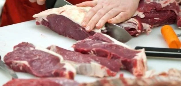 كيفية توزيع الأضحية وآراء العلماء حول التصدق بها والفئات المستفيدة منها كيفية توزيع الأضحية وآراء العلماء حول التصدق بها والفئات المستفيدة منها
