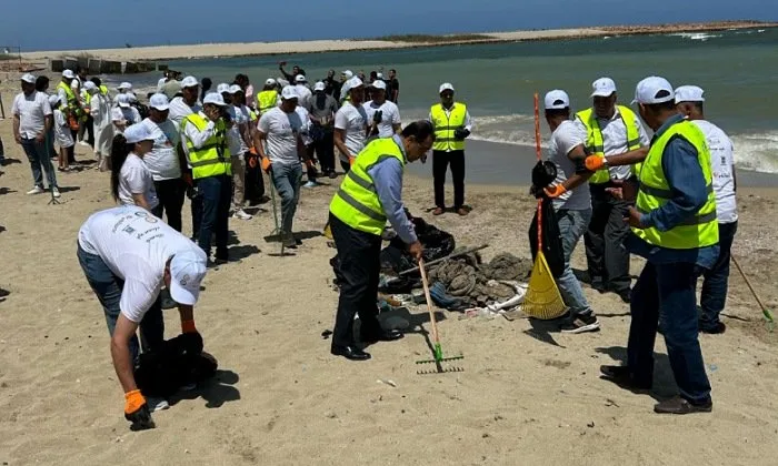 لزيادة الوعي البيئي.. «علوم البحار» تطلق مشروع «شواطئ خالية من النفايات البلاستيكية» لزيادة الوعي البيئي.. «علوم البحار» تطلق مشروع «شواطئ خالية من النفايات البلاستيكية»