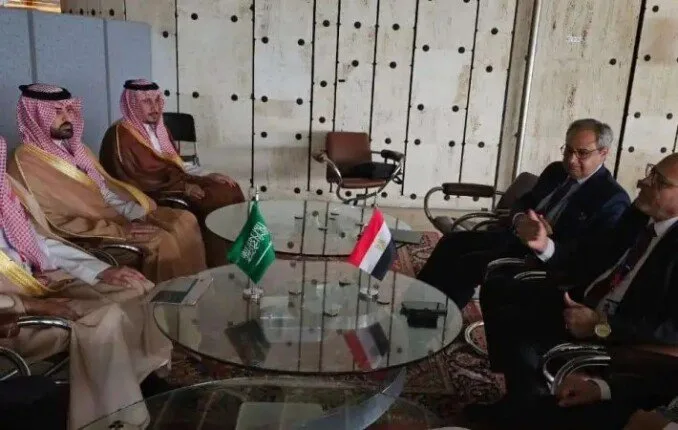 وزير العمل: الحوار الدائم لمواجهة التحديات المحتملة للعمالة المصرية في السعودية وزير العمل: الحوار الدائم لمواجهة التحديات المحتملة للعمالة المصرية في السعودية