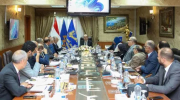 وزير قطاع الأعمال العام يجتمع بشكل موسع لمتابعة آخر تطورات عدد من المشاريع السياحية والفندقية.
