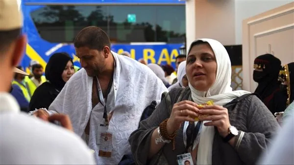 توافد حجاج السياحة الفاخرة إلى مشعر منى استعدادًا للصعود إلى عرفات توافد حجاج السياحة الفاخرة إلى مشعر منى استعدادًا للصعود إلى عرفات