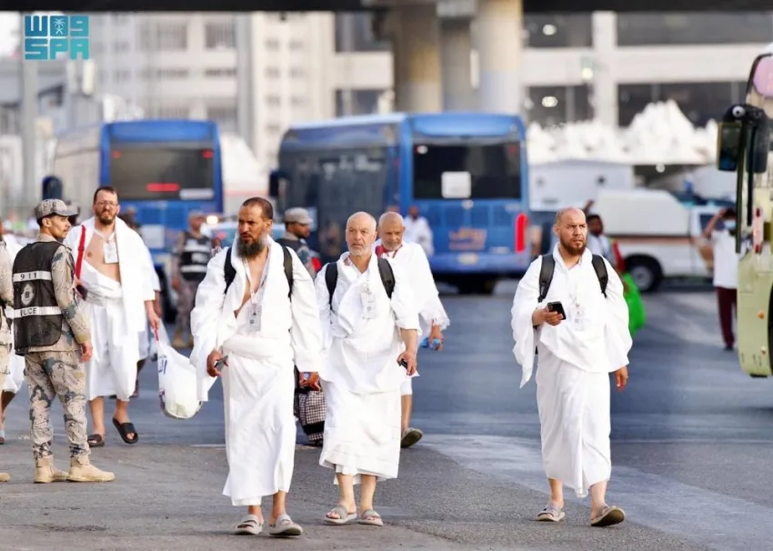 ضيوف الرحمن يتخذون من مشعر منى مقرًا لهم ضيوف الرحمن يتخذون من مشعر منى مقرًا لهم