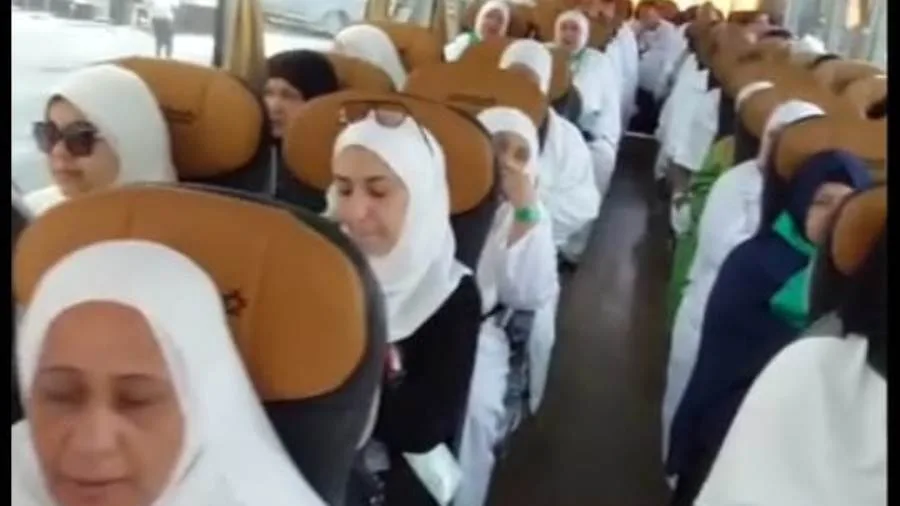 محافظ الإسماعيلية يواصل متابعة حجاج الجمعيات الأهلية بالمحافظة ويطمئن على صحتهم وسلامتهم