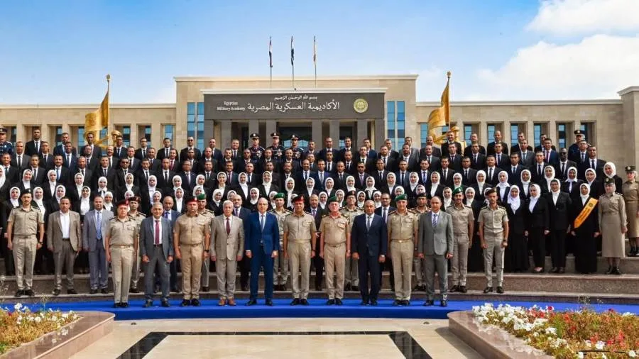 وزير الري يشارك في احتفال تخرج المهندسين الجدد المنضمين حديثًا لوزارة الموارد المائية بعد انتهاء تدريبهم في الأكاديمية العسكرية. وزير الري يشارك في احتفال تخرج المهندسين الجدد المنضمين حديثًا لوزارة الموارد المائية بعد انتهاء تدريبهم في الأكاديمية العسكرية.