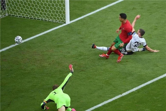 «رونالدو» يتصدر هجوم البرتغال في مواجهة ألمانيا بنصف نهائي دوري الأمم الأوروبية «رونالدو» يتصدر هجوم البرتغال في مواجهة ألمانيا بنصف نهائي دوري الأمم الأوروبية