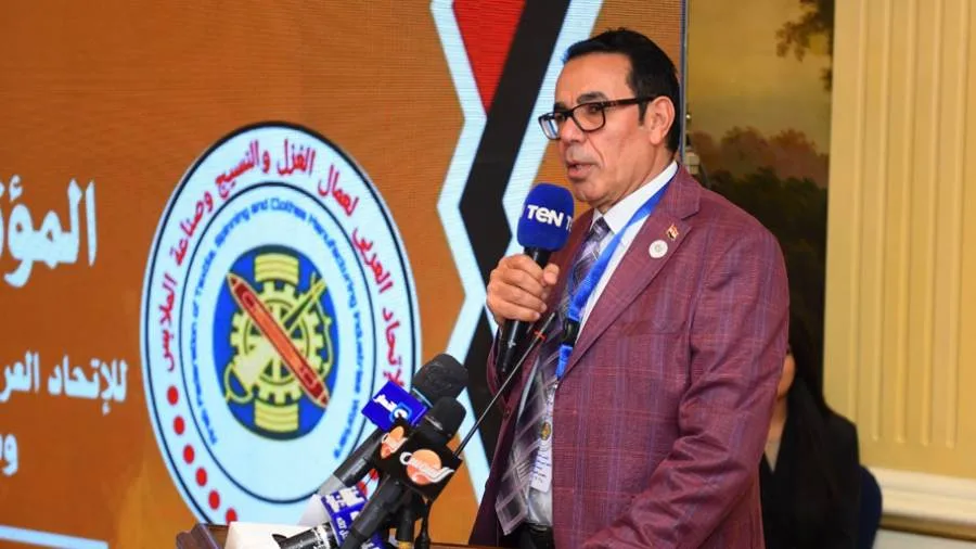 انتخاب عبدالفتاح إبراهيم رئيساً لنقابة عمال صناعة النسيج انتخاب عبدالفتاح إبراهيم رئيساً لنقابة عمال صناعة النسيج