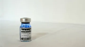 ما هو صبغة الميثيلين الأزرق؟ وهل لها تأثير فعلي على تنشيط الدماغ؟