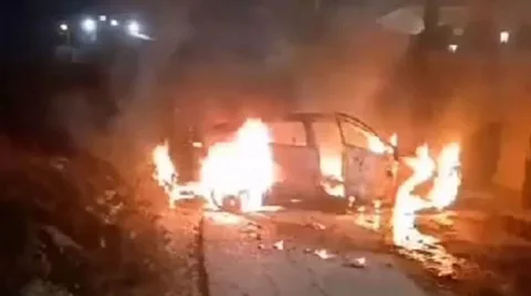 جرح 30 فلسطينياً وتدمير ممتلكات في هجوم كبير للمستوطنين في وسط الضفة الغربية جرح 30 فلسطينياً وتدمير ممتلكات في هجوم كبير للمستوطنين في وسط الضفة الغربية