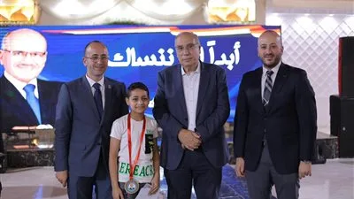 شربين تحتفل بالذكرى الأربعين لرحيل النائب ثروت فتح الباب من خلال تكريم حفظة القرآن الكريم. شربين تحتفل بالذكرى الأربعين لرحيل النائب ثروت فتح الباب من خلال تكريم حفظة القرآن الكريم.