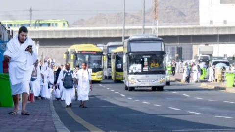 السعودية: وصول الحجاج إلى مشعر “منى” لاستكمال يوم التروية السعودية: وصول الحجاج إلى مشعر “منى” لاستكمال يوم التروية