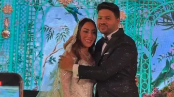 برومانسية رائعة.. محمد شاهين يقدم أغنية لزوجته ملكة جمال الناس في حفل زفافهما