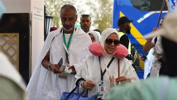 حجاج “السياحة الفاخرة” يصلون إلى عرفات تمهيدًا لأداء الركن الأكبر من مناسك الحج حجاج “السياحة الفاخرة” يصلون إلى عرفات تمهيدًا لأداء الركن الأكبر من مناسك الحج