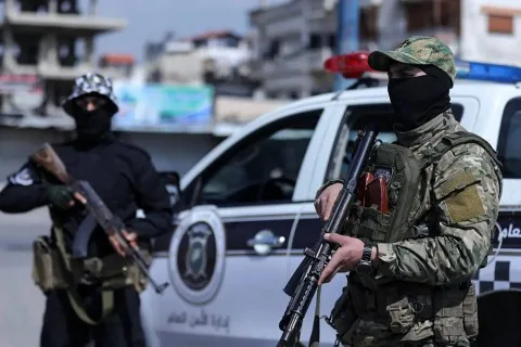 مقتل 8 مدنيين، بينهم نساء من الطائفة العلوية، برصاص عناصر الأمن في أحد الحواجز في وسط سوريا مقتل 8 مدنيين، بينهم نساء من الطائفة العلوية، برصاص عناصر الأمن في أحد الحواجز في وسط سوريا