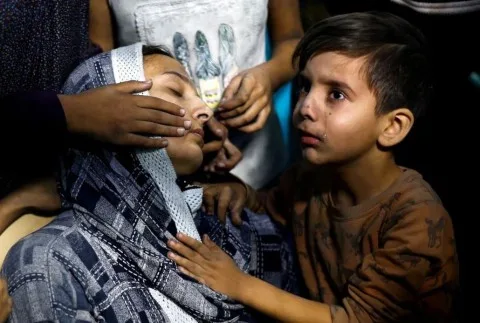 يوم مأسوي جديد في غزة: 42 شهيدًا جراء مجازر مروعة والاحتلال يحذر الفلسطينيين في الشمال من العودة إلى منازلهم يوم مأسوي جديد في غزة: 42 شهيدًا جراء مجازر مروعة والاحتلال يحذر الفلسطينيين في الشمال من العودة إلى منازلهم