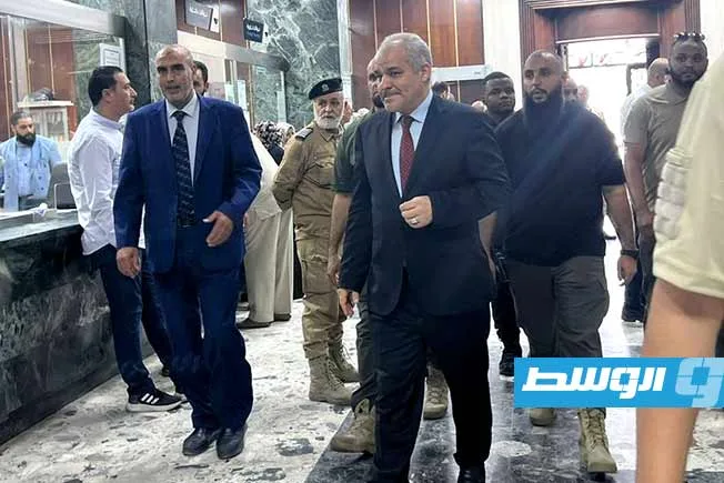 عيسى يواصل متابعة خطة “توافر السيولة” في طرابلس عيسى يواصل متابعة خطة “توافر السيولة” في طرابلس