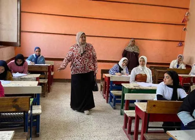 الدراسات الاجتماعية تجلب السعادة لطلاب الشهادة الإعدادية في الجيزة الدراسات الاجتماعية تجلب السعادة لطلاب الشهادة الإعدادية في الجيزة