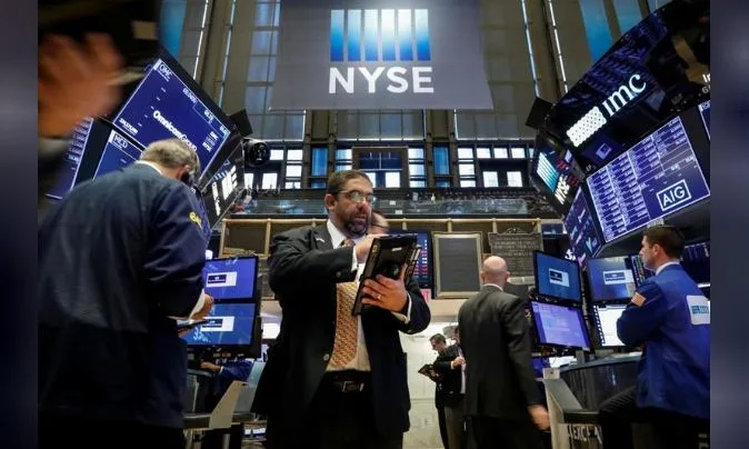داو جونز يكسر سلسلة ارتفع استمرت لأربعة أيام بعد صدور بيانات وظائف أمريكية ضعيفة داو جونز يكسر سلسلة ارتفع استمرت لأربعة أيام بعد صدور بيانات وظائف أمريكية ضعيفة