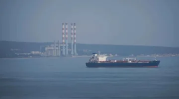 رفضًا للفظائع في غزة.. عمال في فرنسا يمتنعون عن تحميل سفينة أسلحة متوجهة إلى إسرائيل