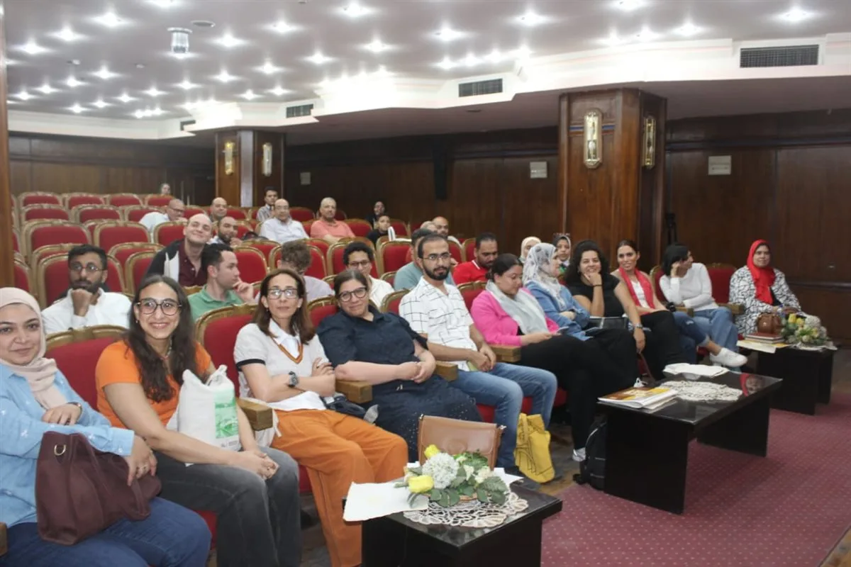 دار الكتب والوثائق تُنهي برنامج تدريب الطلاب من الجامعة الأمريكية (صور) دار الكتب والوثائق تُنهي برنامج تدريب الطلاب من الجامعة الأمريكية (صور)