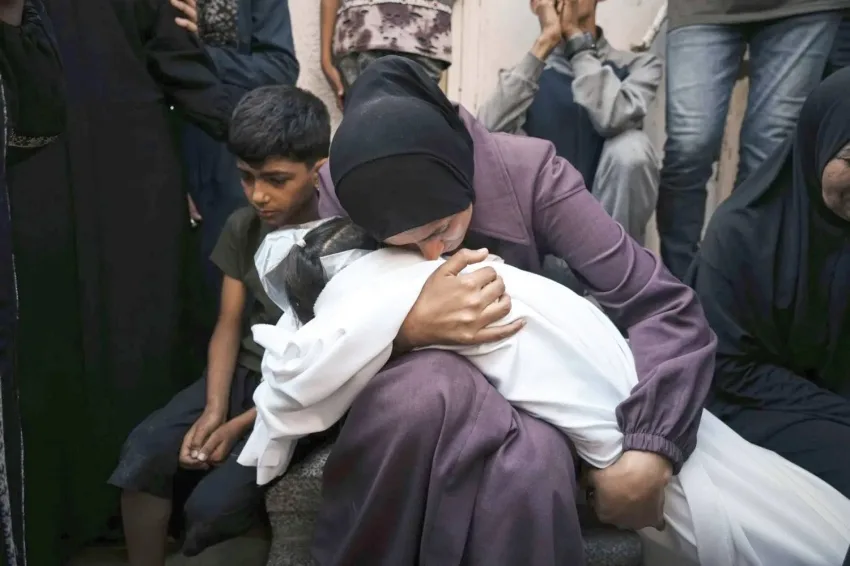جيش الاحتلال: المسارات الموصلّة إلى مراكز الإغاثة تُعتبر «مناطق نزاع» جيش الاحتلال: المسارات الموصلّة إلى مراكز الإغاثة تُعتبر «مناطق نزاع»