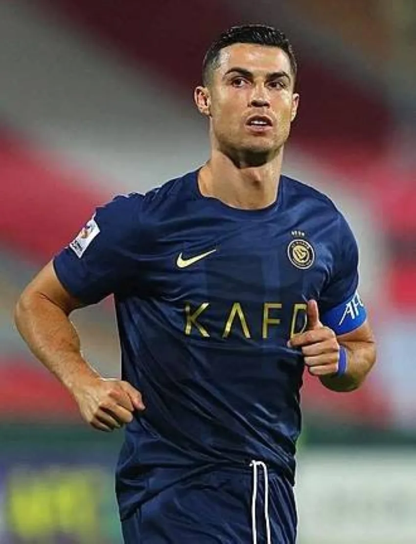 النصر يتوصل إلى اتفاق مع رونالدو حول تجديد العقد.. وترك جماعي للاعبين الأجانب النصر يتوصل إلى اتفاق مع رونالدو حول تجديد العقد.. وترك جماعي للاعبين الأجانب