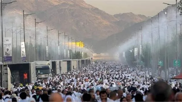 عصر وسائل التواصل الاجتماعي: نقاش حول بث الحجاج لأنفسهم “مباشر” أثناء أداء الشعائر الدينية عصر وسائل التواصل الاجتماعي: نقاش حول بث الحجاج لأنفسهم “مباشر” أثناء أداء الشعائر الدينية