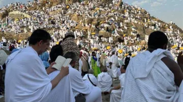بث حي من جبل عرفات: لحظات حية من وصول الحجاج لأداء ركن الحج الأعلى
