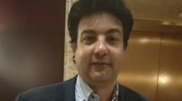 المؤلف وليد يوسف يُفلت من الموت أثناء سفره إلى المنصورة.
