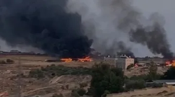 الضفة الغربية: مستوطنون يعتدون على بلدة دير دبوان ويشعلون النيران في المنازل