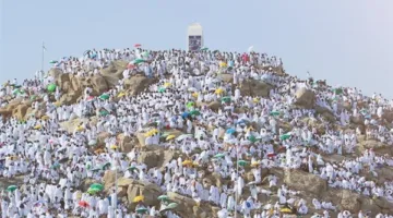 انطلاق الحجاج إلى مشعر عرفات لأداء أعظم مناسك الحج