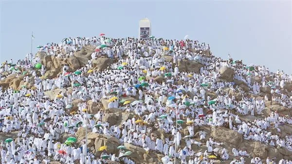 انطلاق الحجاج إلى مشعر عرفات لأداء أعظم مناسك الحج انطلاق الحجاج إلى مشعر عرفات لأداء أعظم مناسك الحج