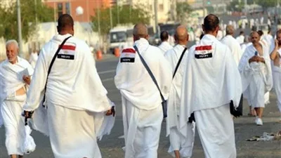 الحجاج يتجمعون في عرفة لأداء الركن الأساسي في مناسك الحج الحجاج يتجمعون في عرفة لأداء الركن الأساسي في مناسك الحج