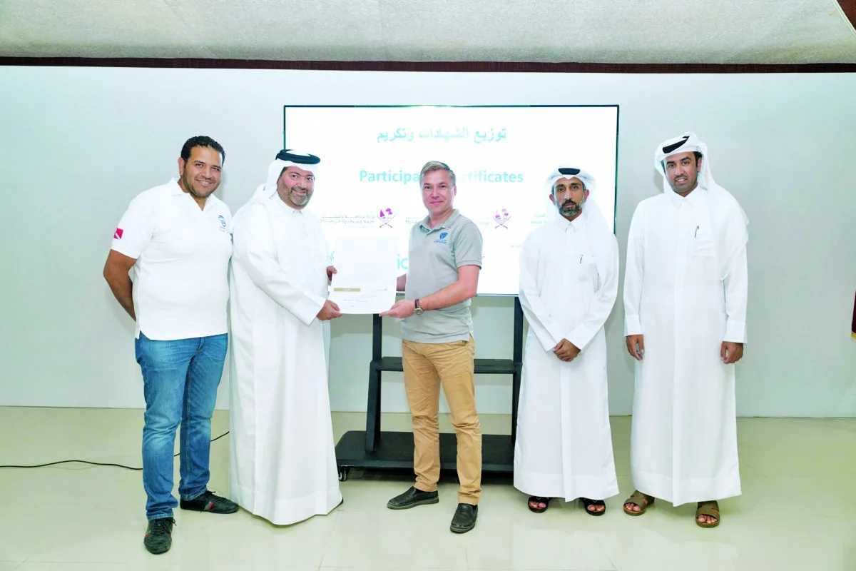 البيئة تكرم المشاركين في حملة تنظيف الساحل البحري البيئة تكرم المشاركين في حملة تنظيف الساحل البحري